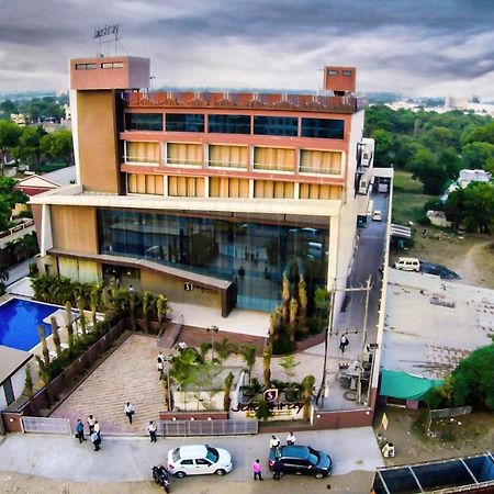 Jalashray Resort Nadiad Экстерьер фото