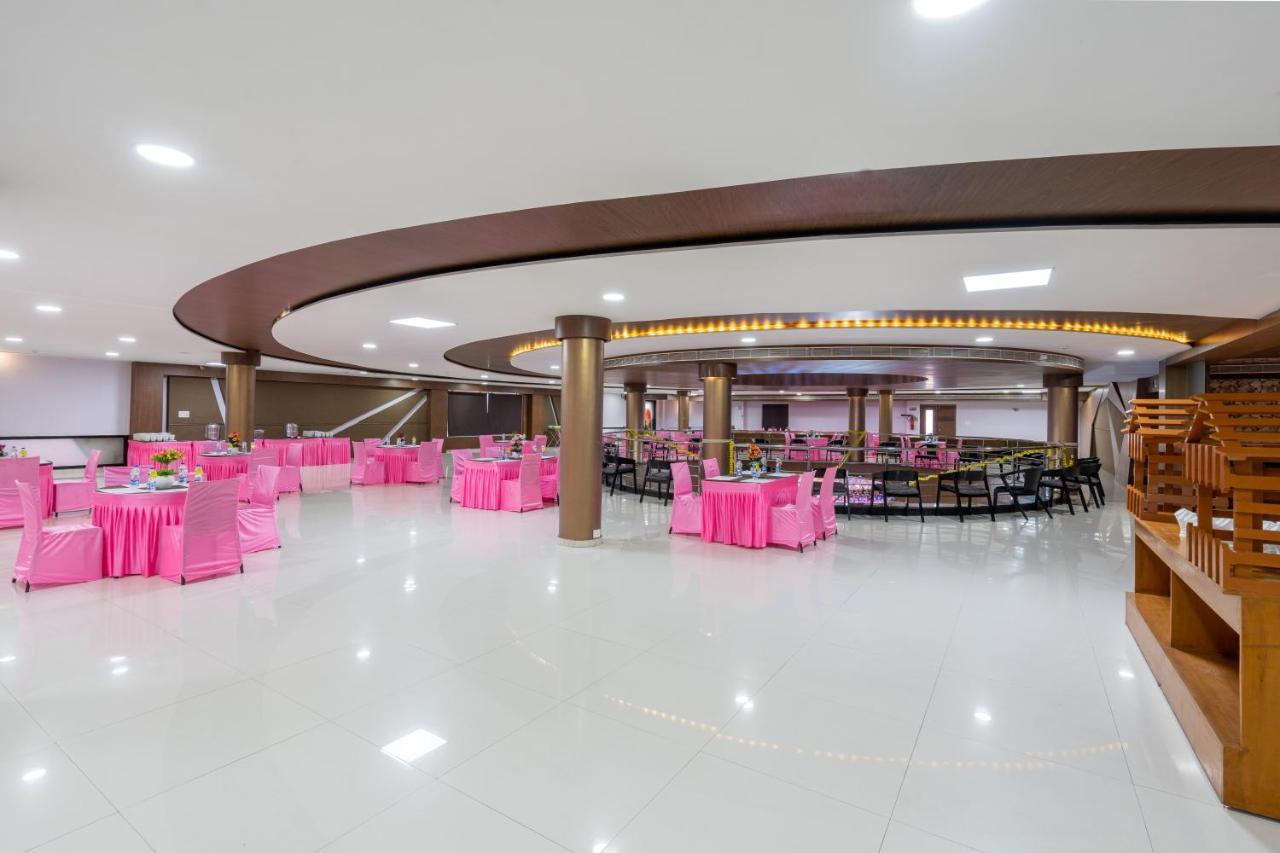 Jalashray Resort Nadiad Экстерьер фото