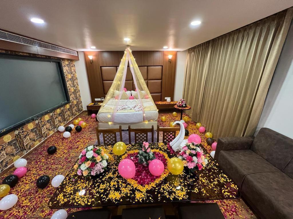 Jalashray Resort Nadiad Экстерьер фото