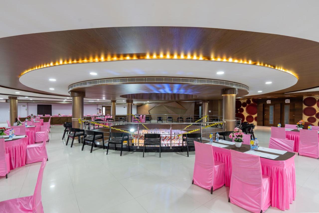 Jalashray Resort Nadiad Экстерьер фото